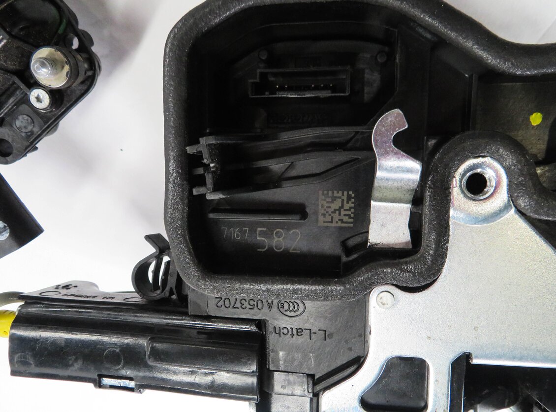 Thumbnail 5: 2011 BMW X5M ///M (E70) RIGHT FRONT PASSENGER SOFT CLOSE DOOR LOCK LATCH