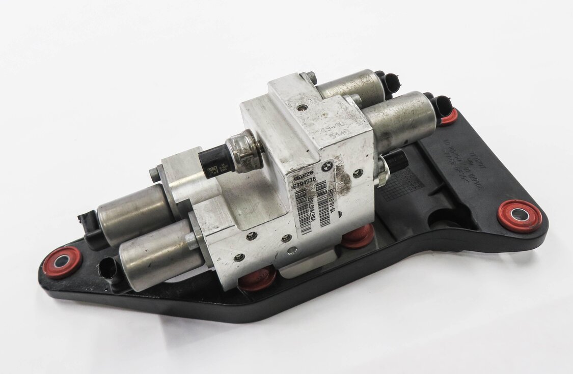 2011 BMW X5M ///M (E70) 4.4L S63 ENGINE - DYNAMIC DRIVE SUSPENSION VALVE BLOCK