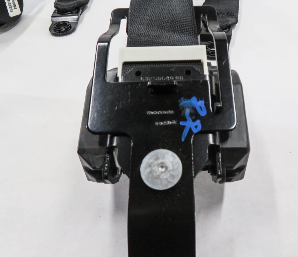 Thumbnail 4: 2011 BMW X5M ///M (E70) LEFT & RIGHT REAR 2nd ROW SEATBELT RETRACTOR SET (BLACK)