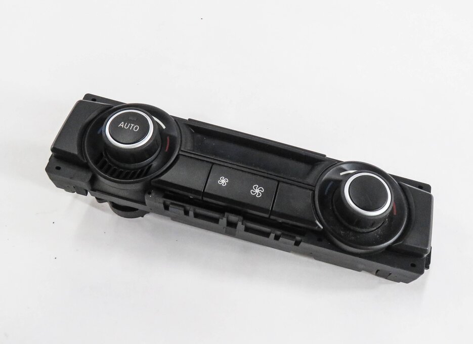 2011 BMW X5M ///M (E70) REAR HEATER A/C TEMPERATURE CLIMATE CONTROL PANEL