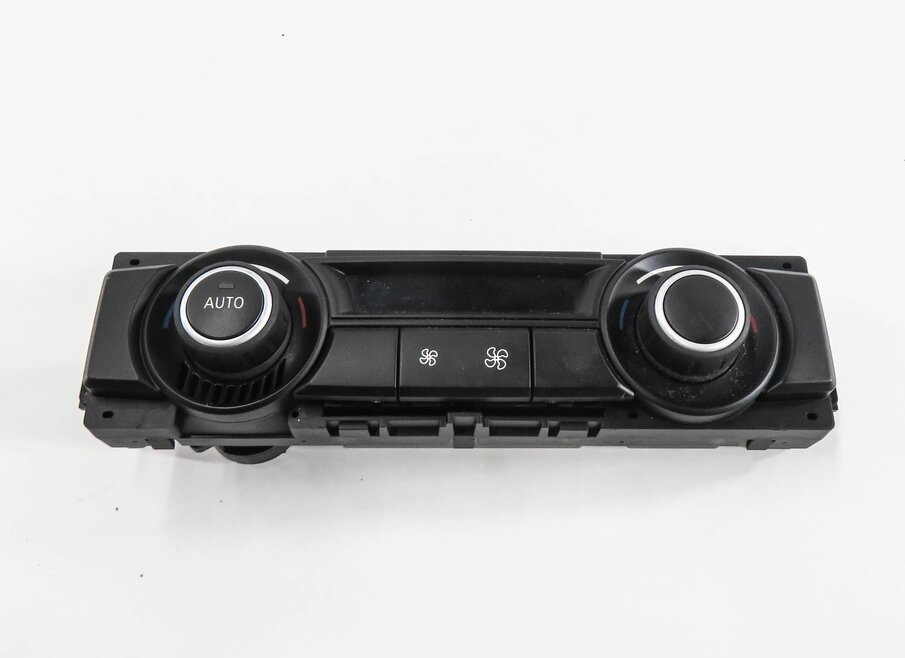 Thumbnail 2: 2011 BMW X5M ///M (E70) REAR HEATER A/C TEMPERATURE CLIMATE CONTROL PANEL