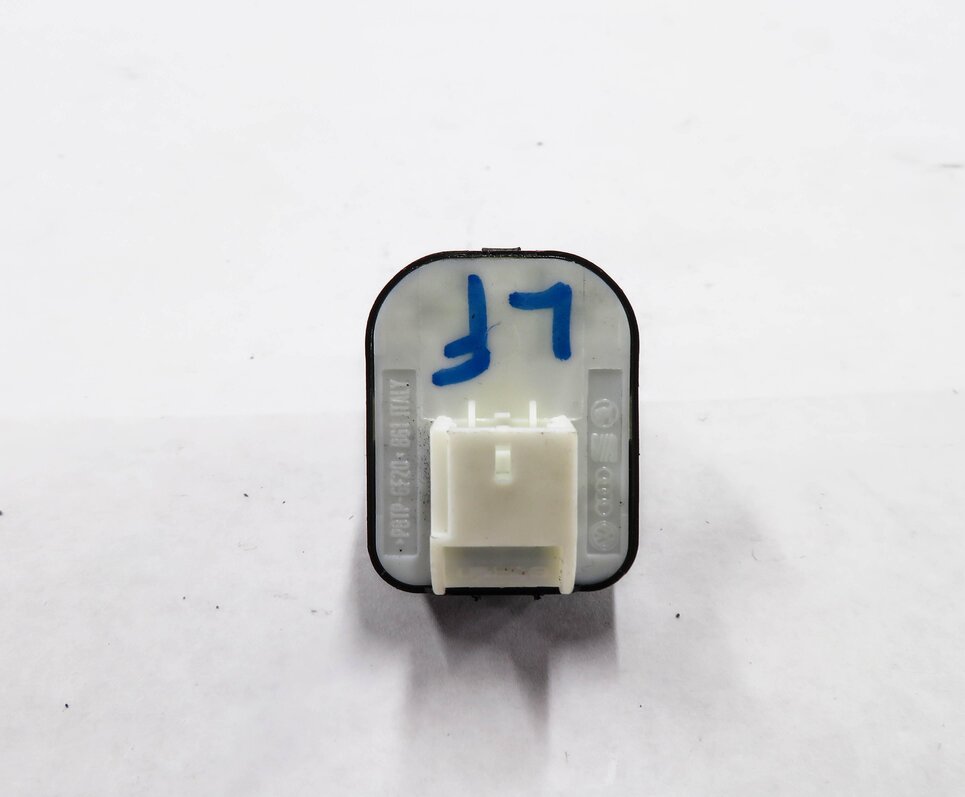 Thumbnail 3: 2013-2017 AUDI A4 S4 RS5 Q5 SQ5 (B8 8K 8T 8R) P-FOLD MIRROR ADJUSTMENT SWITCH