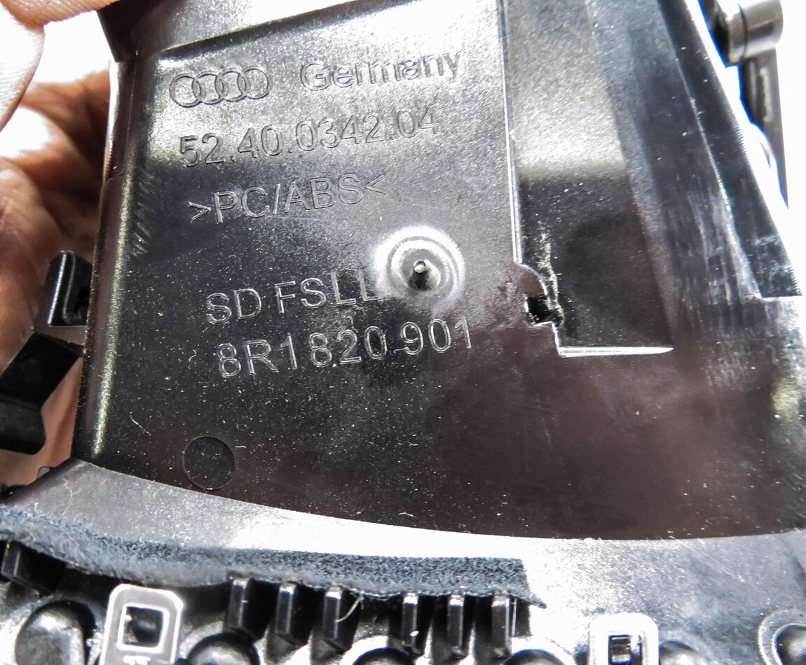 Thumbnail 6: 2015 AUDI Q5 (B8 8R) LEFT FRONT DRIVER DASH HEATER A/C AIR VENT