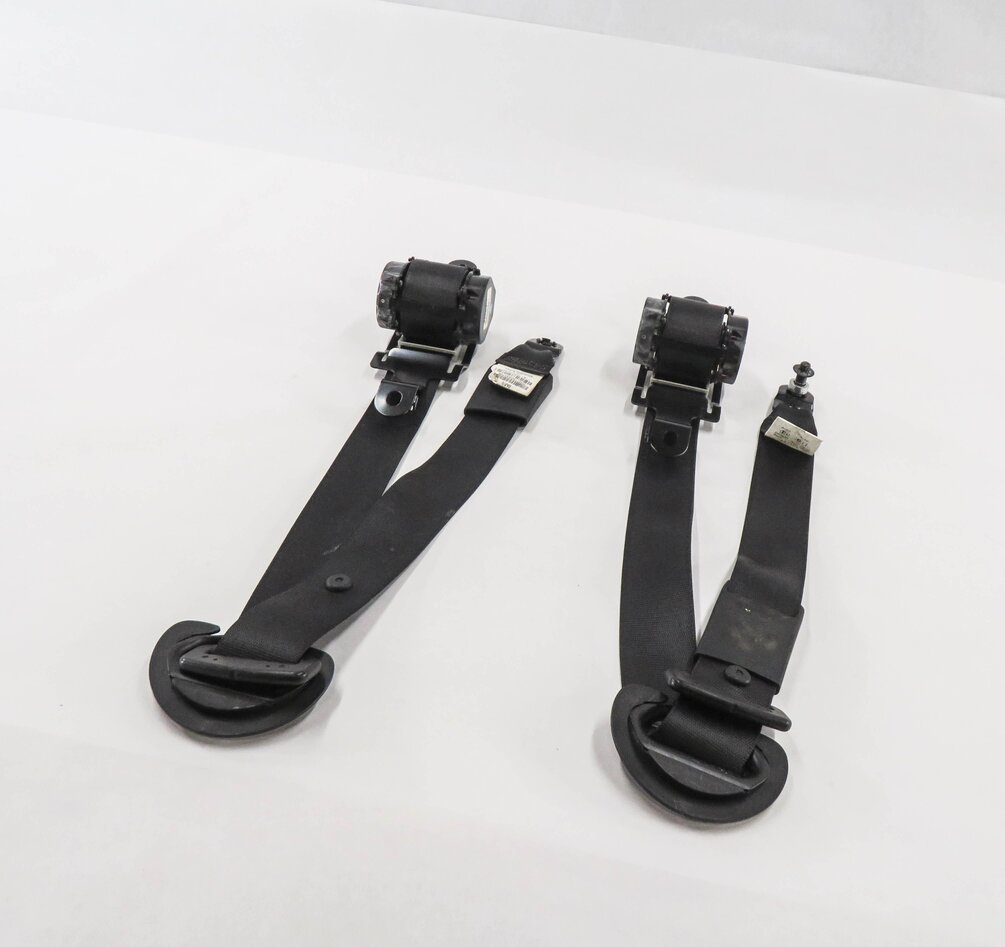 2012 BMW X5 (E70) REAR 2nd ROW SEAT SEATBELT RETRACTOR SET-2 (BLACK)