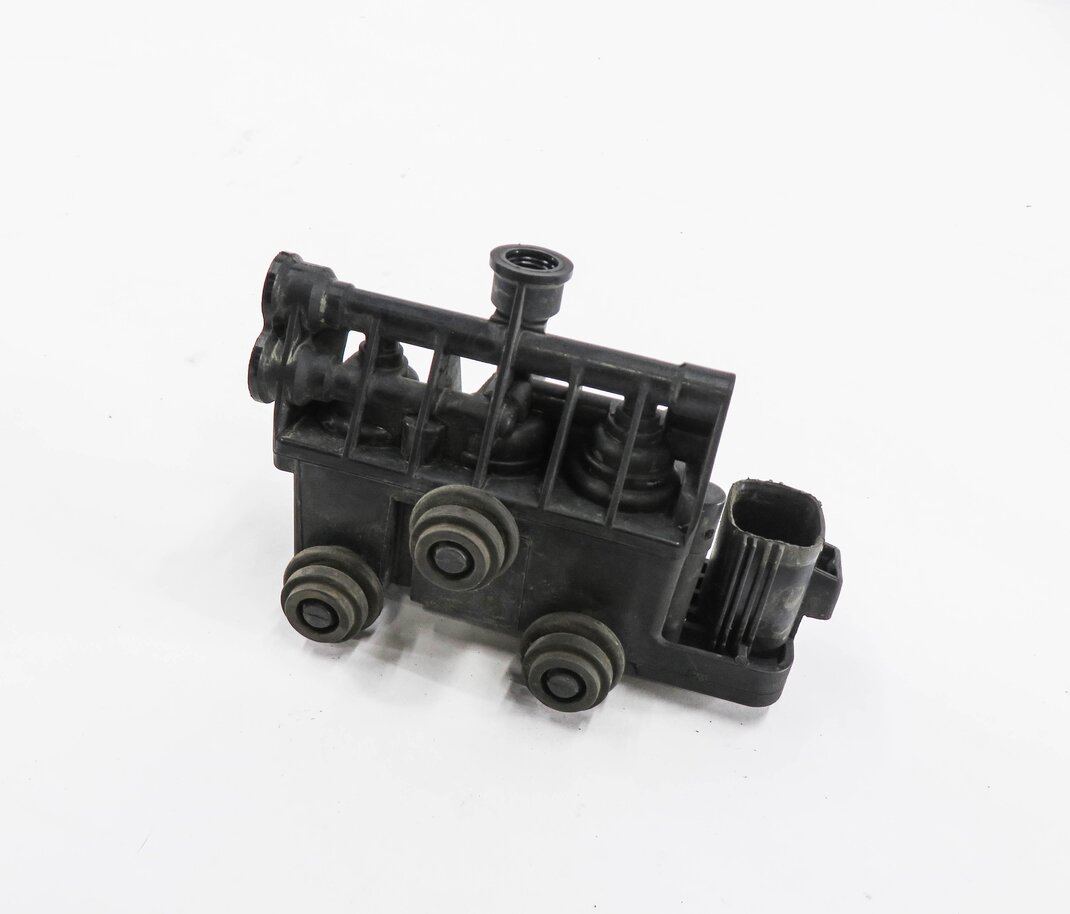 Thumbnail 1: 2012 RANGE ROVER SPORT (L320) AIR SUSPENSION VALVE BLOCK