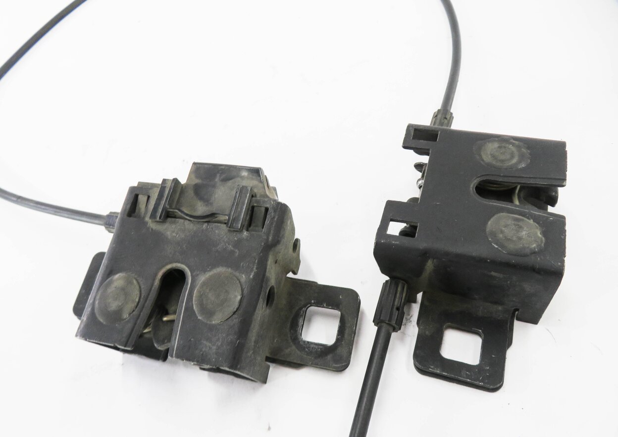 Thumbnail 5: 2012 RANGE ROVER SPORT (L320) FRONT LEFT & RIGHT LOWER HOOD LOCK LATCH SET-2