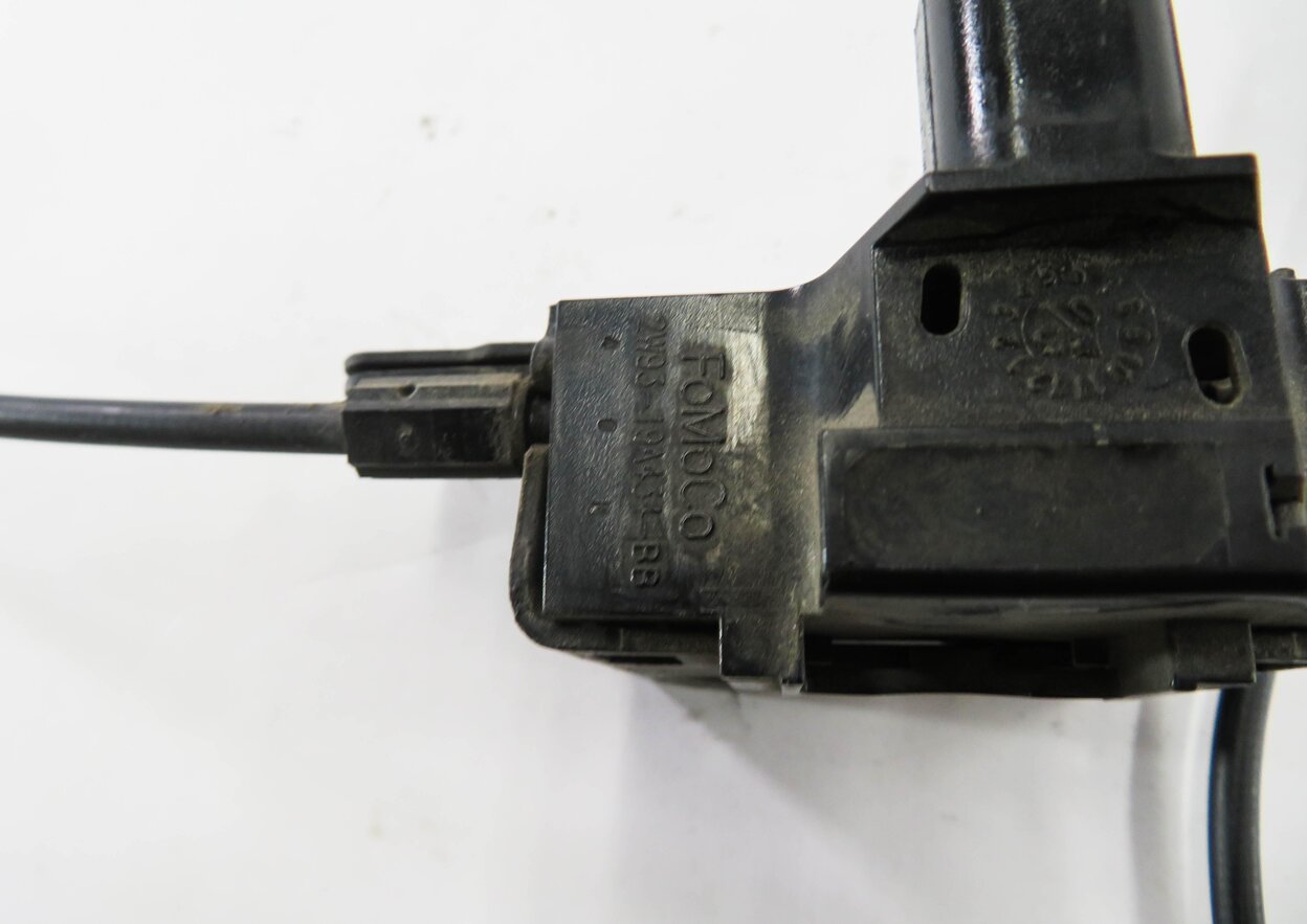 Thumbnail 6: 2012 RANGE ROVER SPORT (L320) FRONT LEFT & RIGHT LOWER HOOD LOCK LATCH SET-2