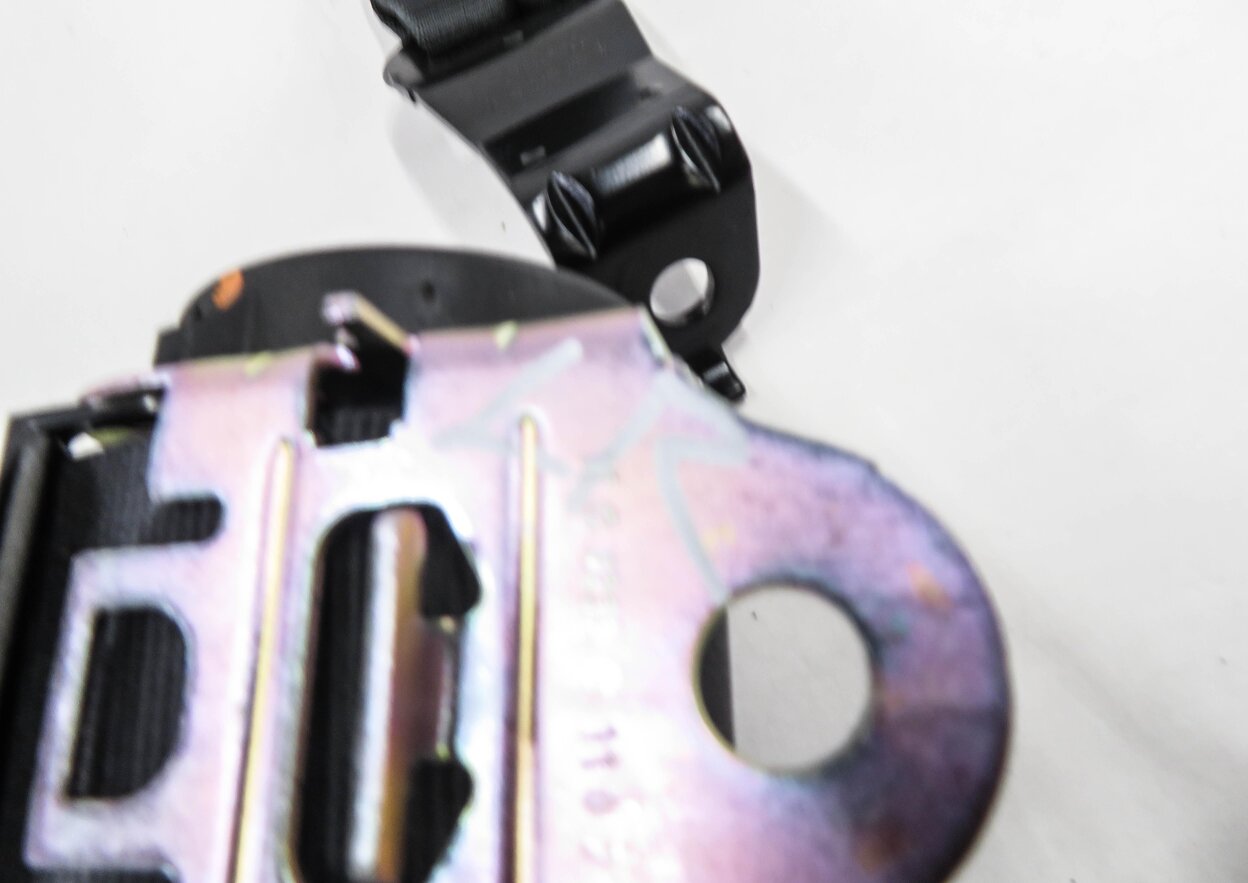 Thumbnail 4: 2012 RANGE ROVER SPORT (L320) REAR 2nd ROW SEAT LEFT SEATBELT RETRACTOR (BLACK)