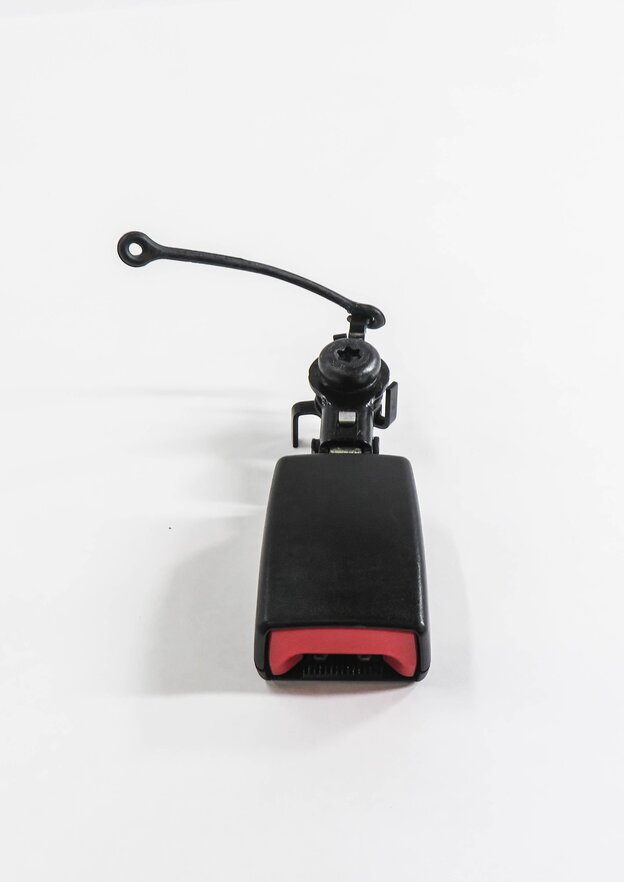 Thumbnail 2: 2012 RANGE ROVER SPORT (L320) REAR 2nd ROW SEAT CENTER SEATBELT BUCKLE RECEIVER