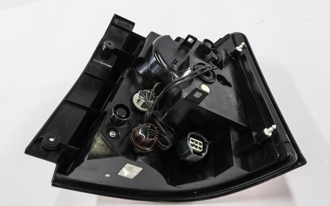 Thumbnail 6: 2012-2013 RANGE ROVER SPORT (L320) LEFT DRIVER TAILLIGHT BRAKE LIGHT LAMP