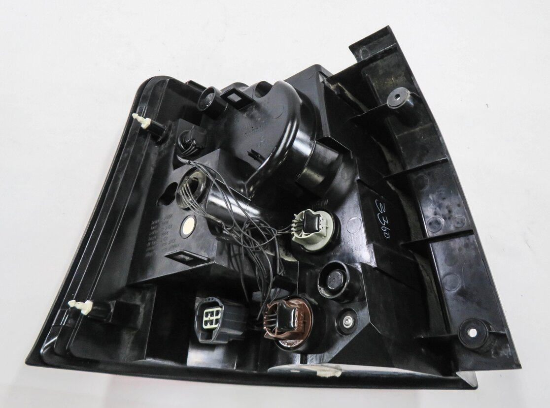 Thumbnail 6: 2012-2013 RANGE ROVER SPORT (L320) RIGHT PASSENGER TAILLIGHT BRAKE LIGHT LAMP