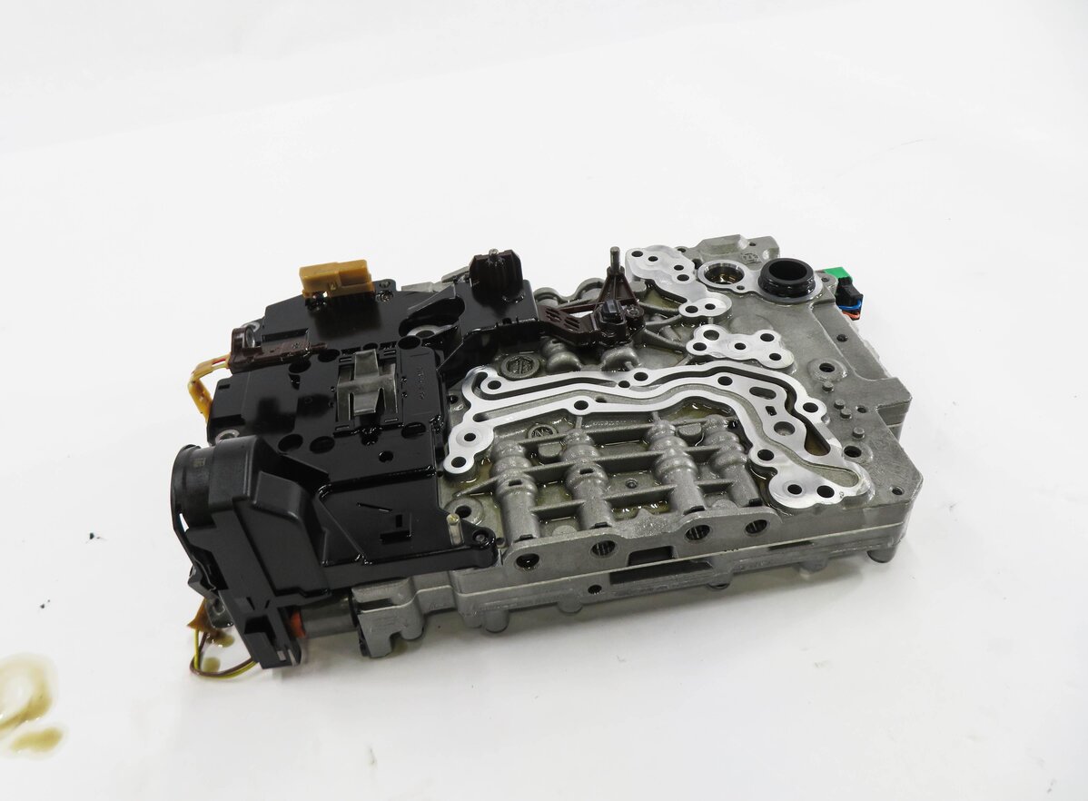 Thumbnail 2: 14-16 BMW 228i 328i 428i 528i (F22 F30 F32 F10) 8HP-45 TRANSMISSION VALVE BODY