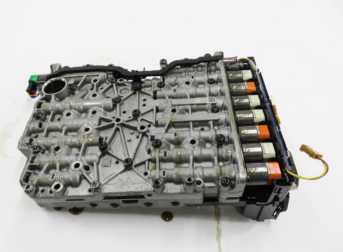 Thumbnail 4: 14-16 BMW 228i 328i 428i 528i (F22 F30 F32 F10) 8HP-45 TRANSMISSION VALVE BODY