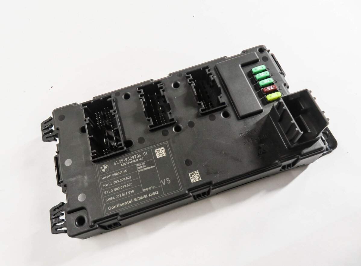13-19 BMW 328i 330i 335i 428i 435i M3 M4 (F30 F31 F32) REAR BODY CONTROL MODULE