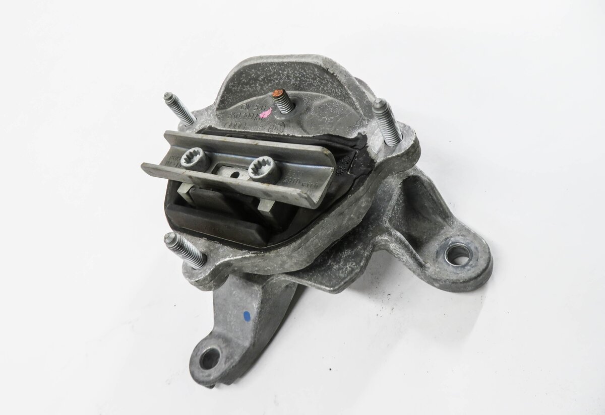 Thumbnail 2: 2016 AUDI A5 (B8 8T) 2.0L ENGINE TRANSMISSION MOUNT BRACKET