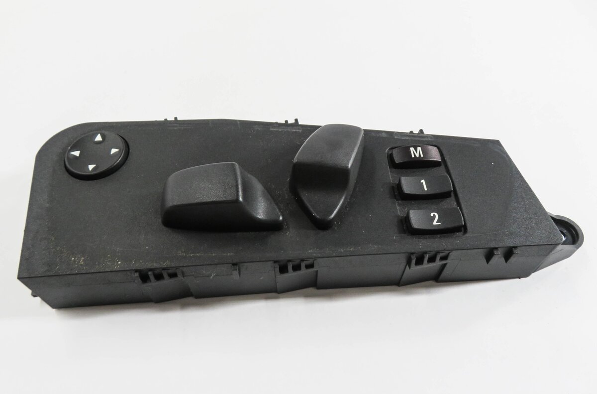 Thumbnail 2: 2009 BMW X5 (E70) LEFT FRONT DRIVER MEMORY SEAT ADJUSTMENT SWITCH BUTTON
