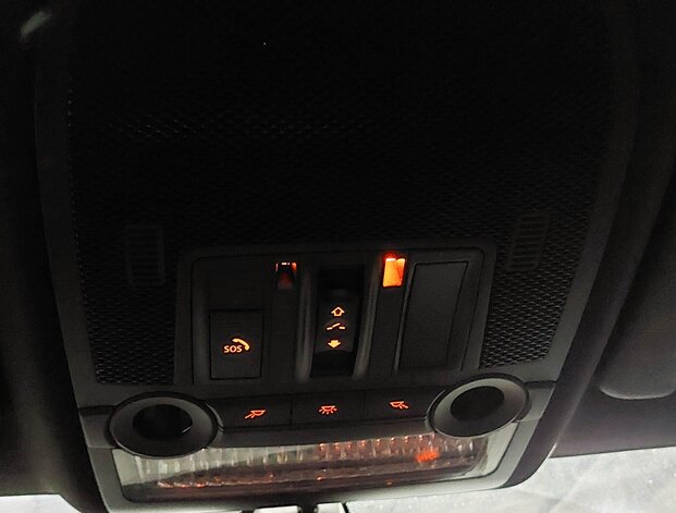 Thumbnail 2: 2009 BMW X5 (E70) FRONT DOMELIGHT MAP READING DOME LIGHT LAMP (BLACK)