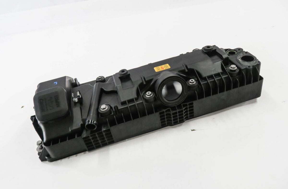 2002-2010 BMW 545i 550i 745i 750i X5 (E53 E63 E60 E65 E66) V8 RIGHT VALVE COVER