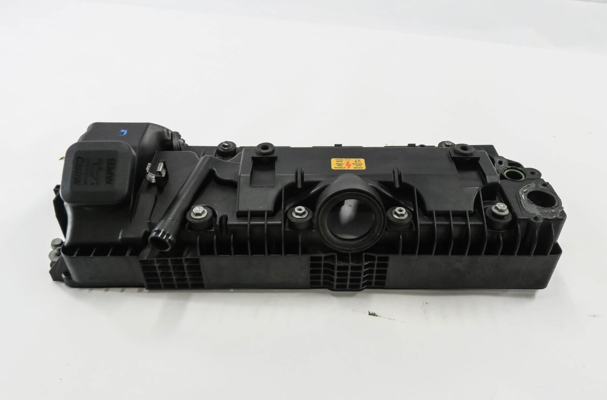 Thumbnail 2: 2002-2010 BMW 545i 550i 745i 750i X5 (E53 E63 E60 E65 E66) V8 RIGHT VALVE COVER