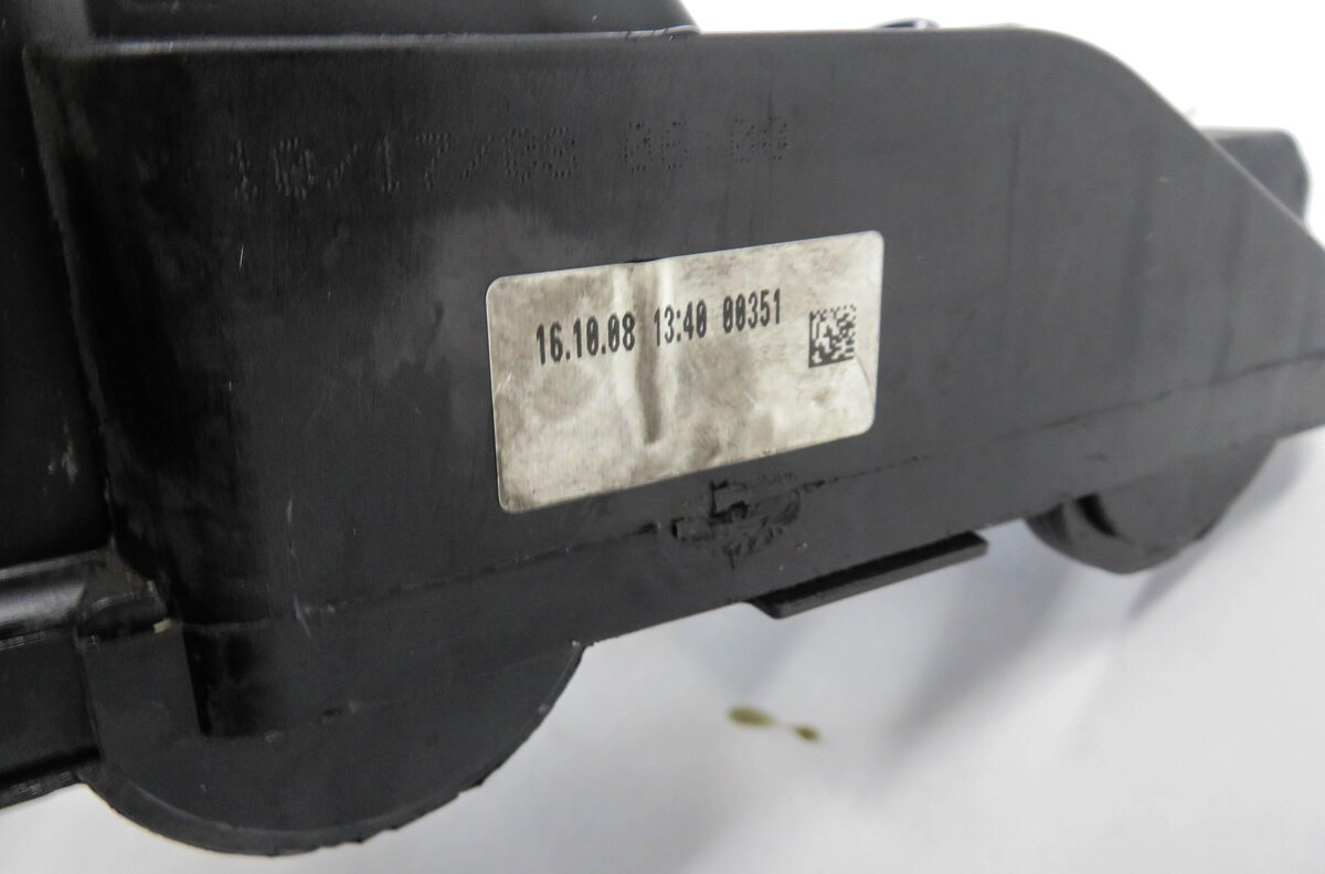 Thumbnail 5: 2002-2010 BMW 545i 550i 745i 750i X5 (E53 E63 E60 E65 E66) V8 RIGHT VALVE COVER