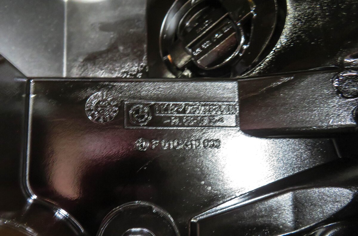 Thumbnail 6: 2002-2010 BMW 545i 550i 745i 750i X5 (E53 E63 E60 E65 E66) V8 RIGHT VALVE COVER