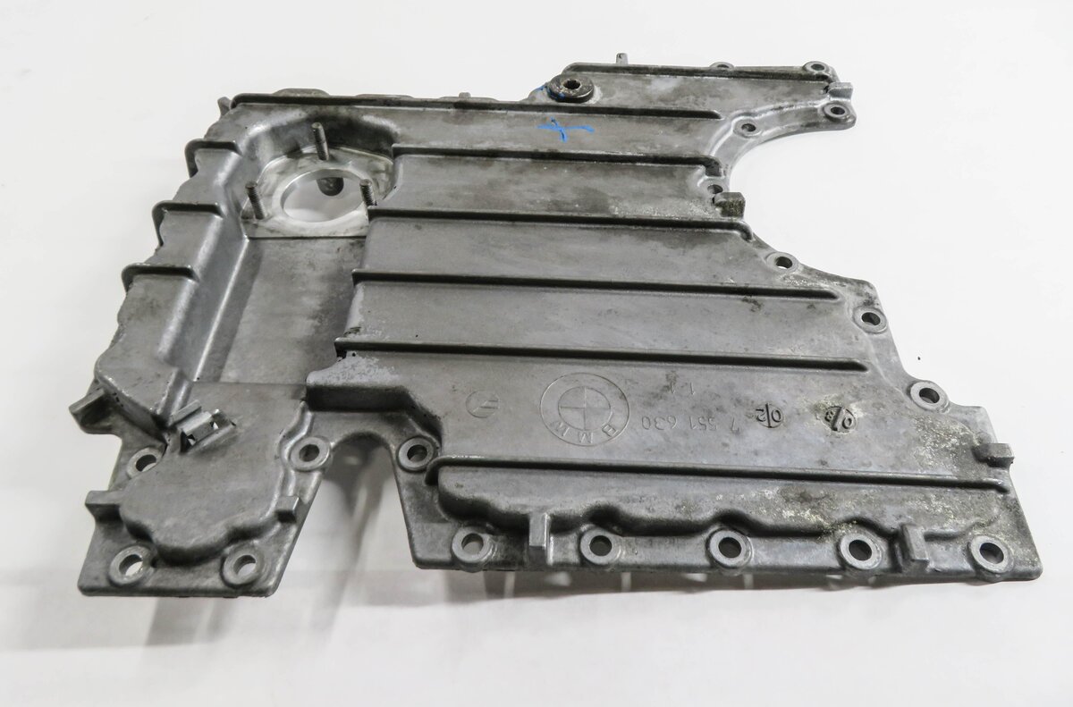Thumbnail 3: 2007-2010 BMW X5 (E70) 4.8L N62 V8 ENGINE - LOWER MOTOR OIL FLUID PAN SUMP LID