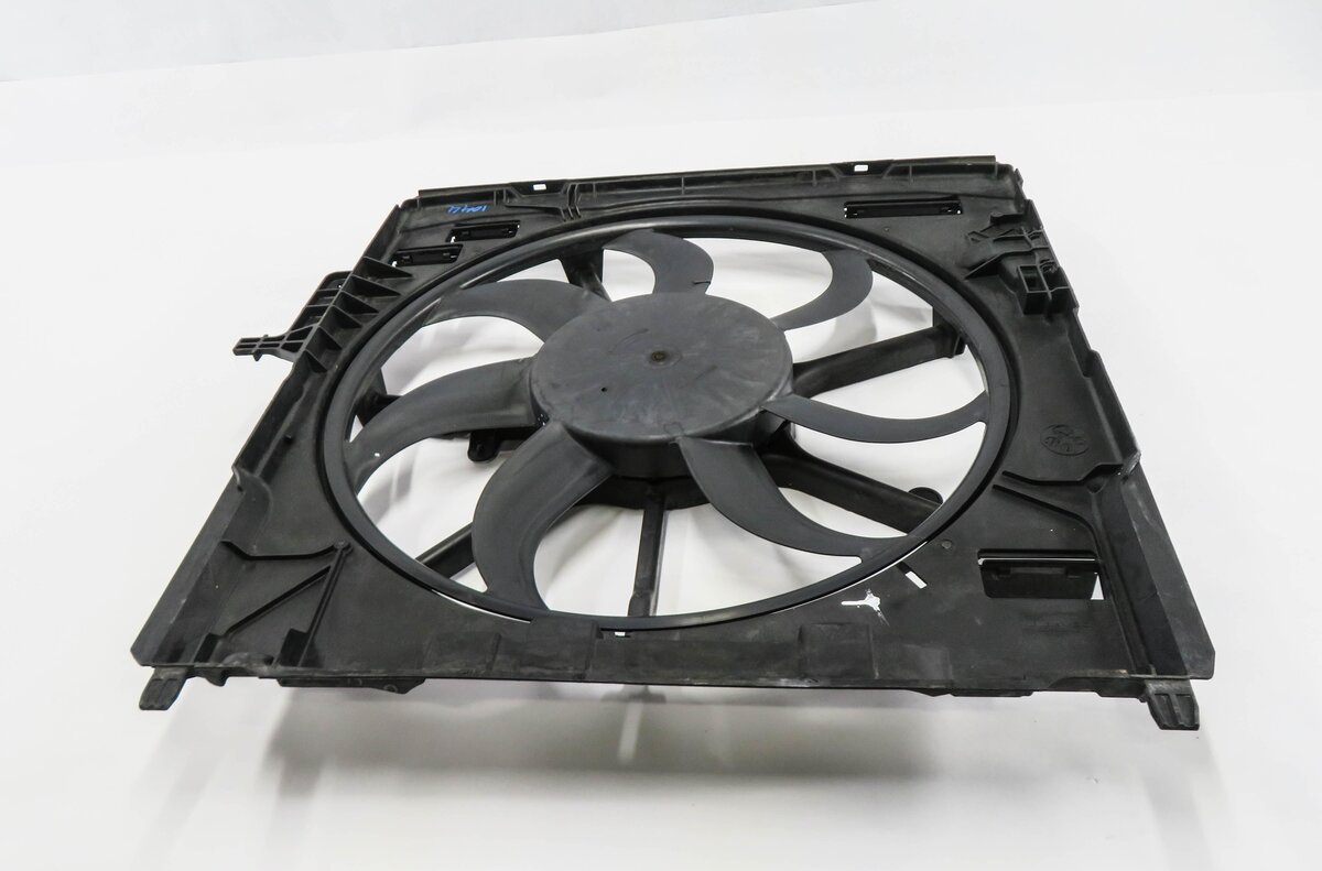 Thumbnail 2: 2007-2010 BMW X5 (E70) RADIATIOR COOLING FAN MOTOR w/ SHROUD (600 WATT)