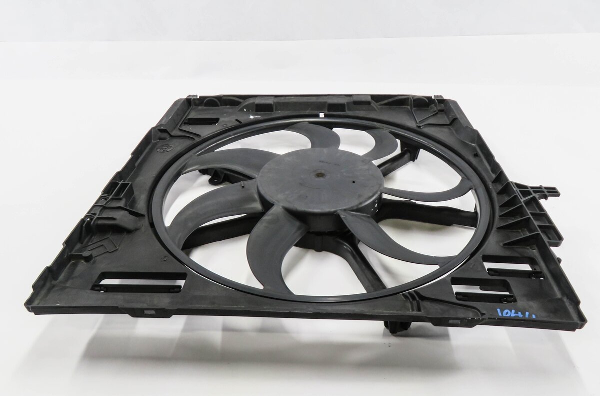 Thumbnail 3: 2007-2010 BMW X5 (E70) RADIATIOR COOLING FAN MOTOR w/ SHROUD (600 WATT)