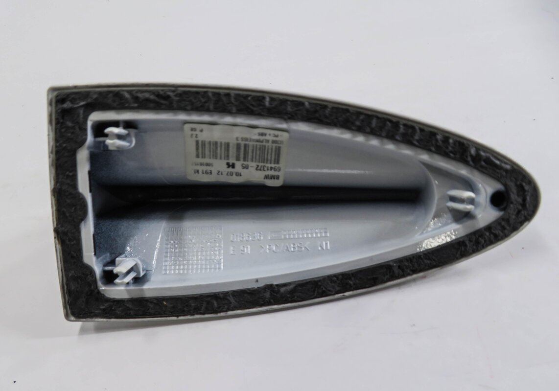 Thumbnail 4: 2013 BMW X1 (E84) RADIO STEREO ANTENNA COVER TRIM CAP (ALPINE WHITE 300)