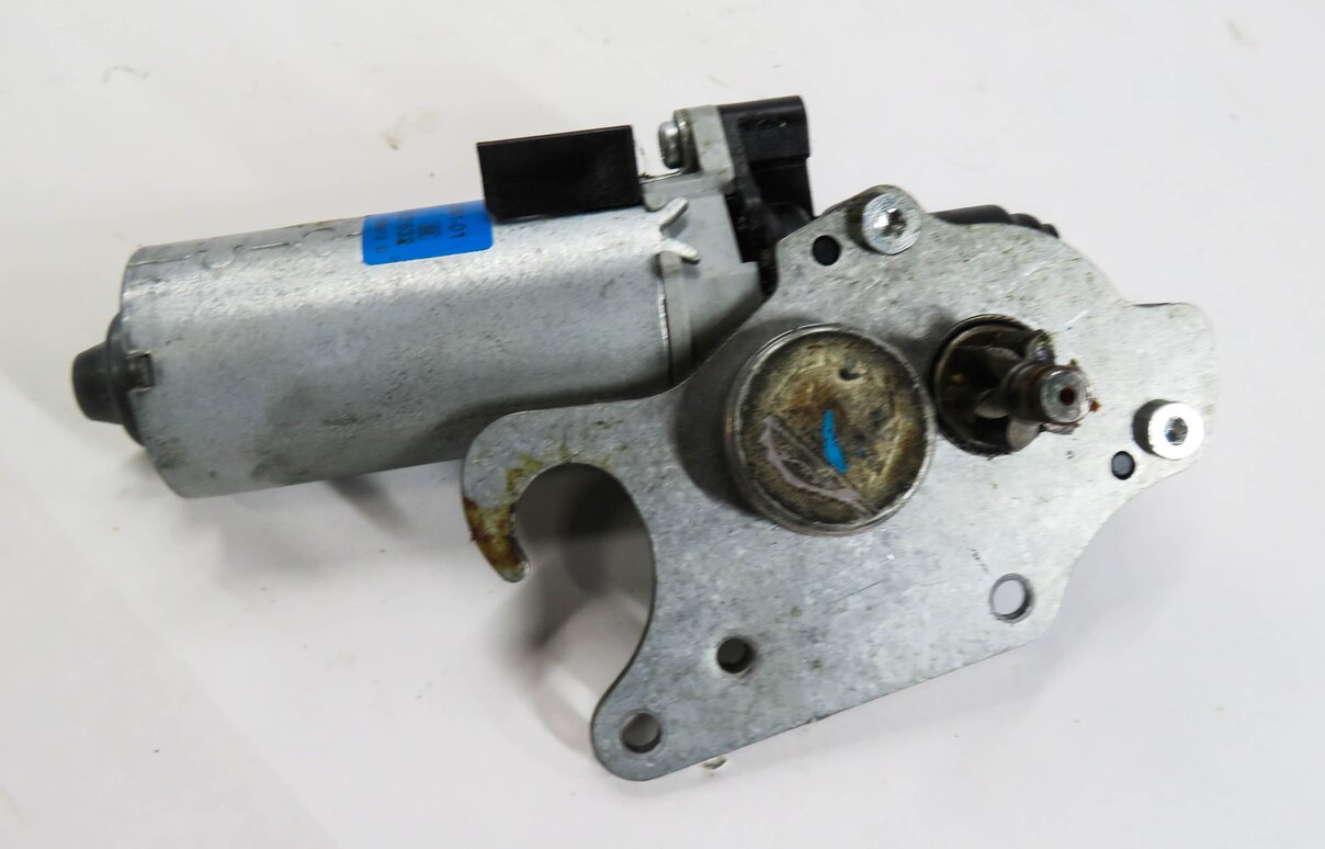 Thumbnail 5: 2013 BMW X1 (E84) LEFT FRONT DRIVER SEAT ADJUSTMENT MOTOR SET-4