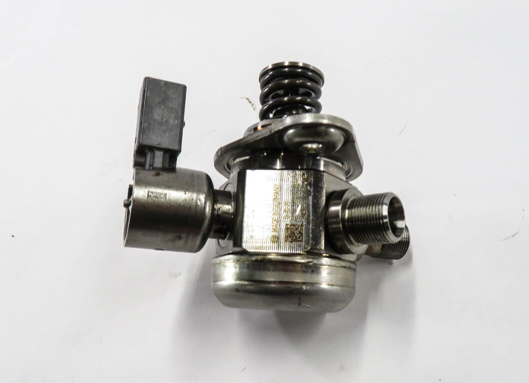 Thumbnail 5: 2011-2020 MERCEDES E500 E550 S600 SL450 SL550 GL550 - LEFT MECHANICAL FUEL PUMP