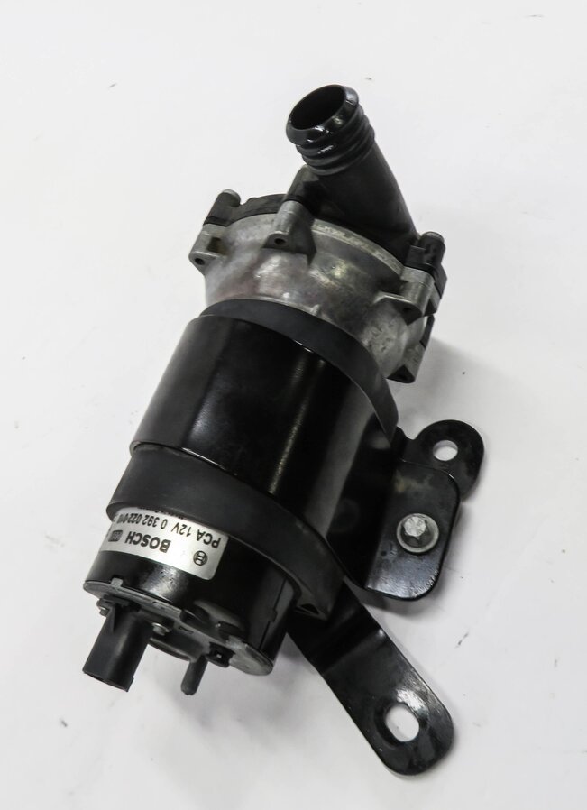 Thumbnail 2: 2014 MERCEDES GL550 (X166) 4.6L M278 TWIN TURBO ENGINE - AUXILIARY WATER PUMP