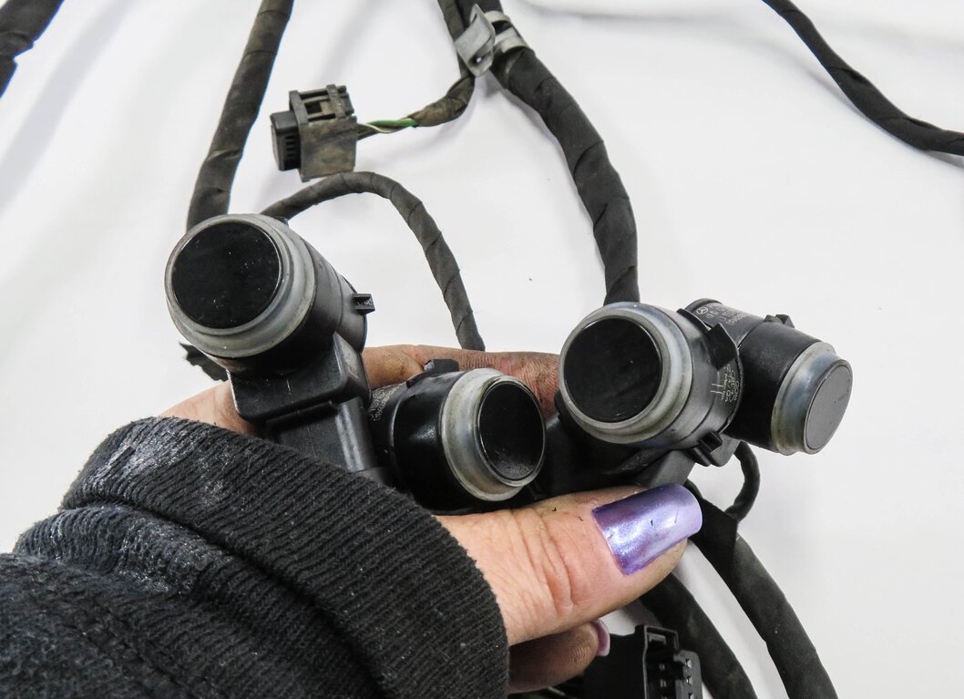 Thumbnail 4: 2014 MERCEDES GL550 (X166) REAR PDC PARK DISTANCE SENSOR SET w/ HARNESS (BLACK)