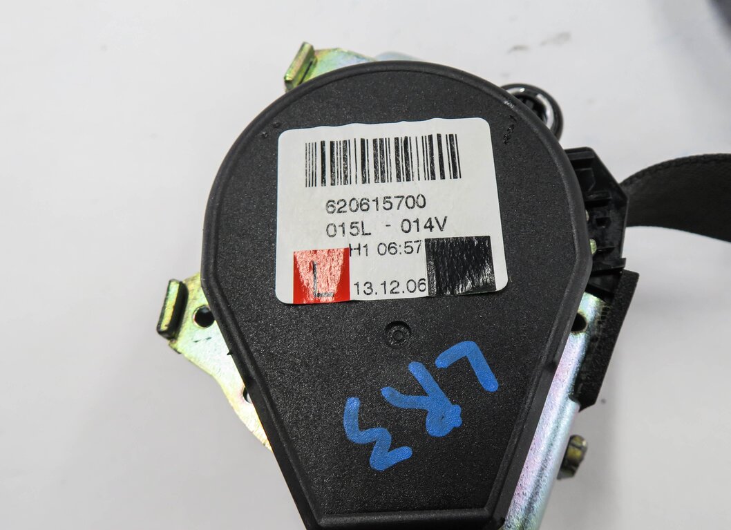 Thumbnail 4: 2014 MERCEDES GL550 (X166) REAR 3rd ROW SEAT - LEFT SEATBELT RETRACTOR (BLACK)