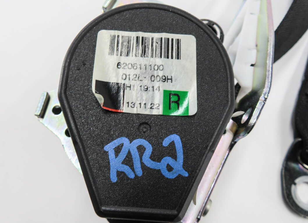 Thumbnail 4: 2014 MERCEDES GL550 (X166) REAR 2nd ROW SEAT - RIGHT SEATBELT RETRACTOR (BLACK)