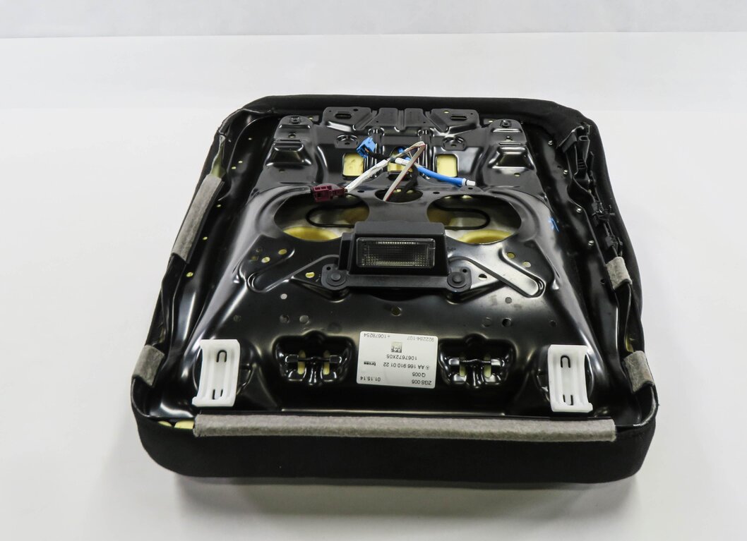 Thumbnail 4: 2014 MERCEDES GL550 (X166) DRIVER - LOWER BOTTOM HEATED SEAT CUSHION (BLACK)