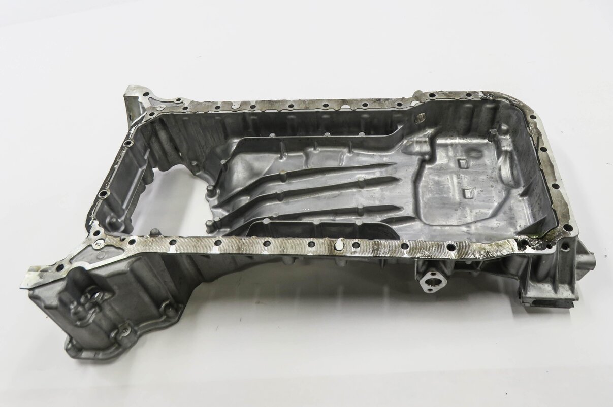 Thumbnail 4: 2012-2020 MERCEDES E550 GL450 GL550 ML550 SL550 CLS550 - 4.6L V8 UPPER OIL PAN