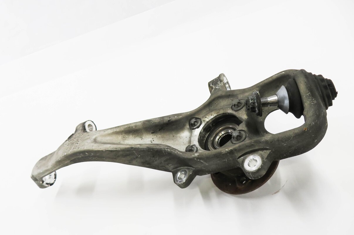12-19 MERCEDES GL350 GL550 ML350 ML550 (W166 X166) LEFT FRONT SPINDLE KNUCKLE