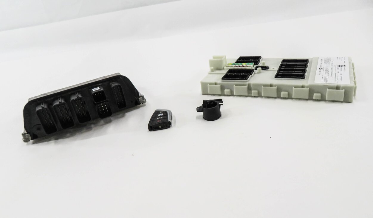 Thumbnail 2: 2016-2018 BMW X1 X2 (F39 F48) MINI COOPER CLUBMAN - 2.0L DME BCM MODULE KEY SET