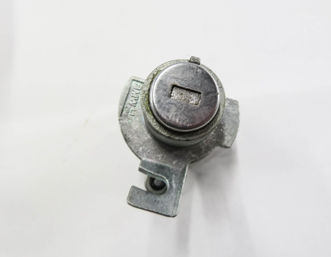 Thumbnail 3: 2017 BMW X1 (F48) LEFT FRONT DRIVER DOOR LOCK CYLINDER w/ KEY