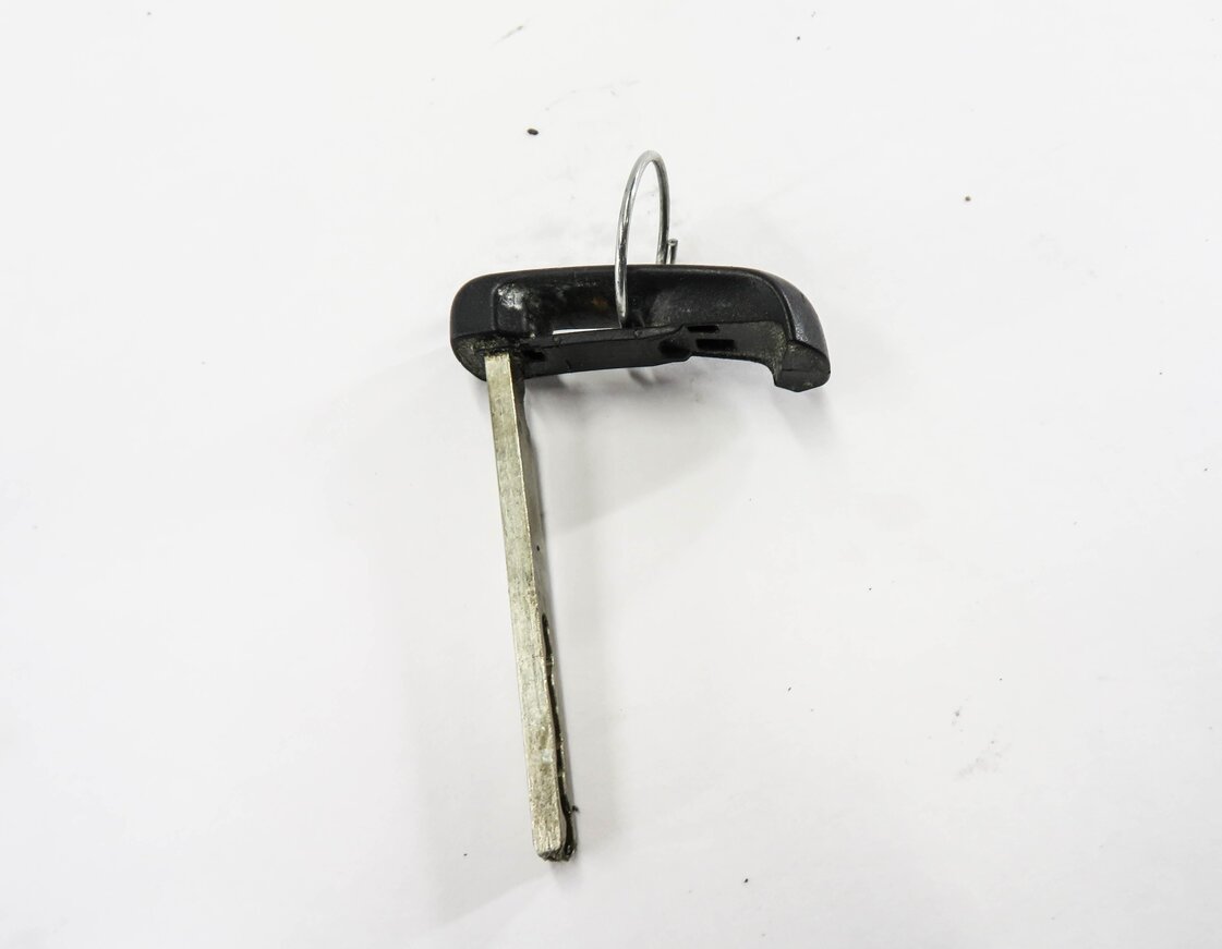 Thumbnail 5: 2017 BMW X1 (F48) LEFT FRONT DRIVER DOOR LOCK CYLINDER w/ KEY