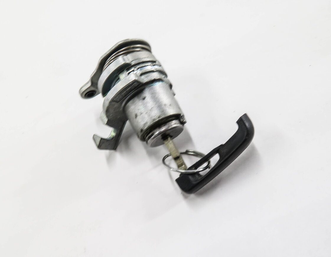 Thumbnail 6: 2017 BMW X1 (F48) LEFT FRONT DRIVER DOOR LOCK CYLINDER w/ KEY