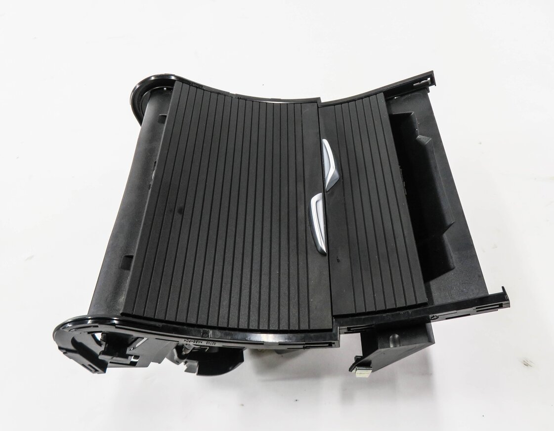Thumbnail 2: 2017 BMW X1 (F48) FRONT CENTER CONSOLE CUP HOLDER