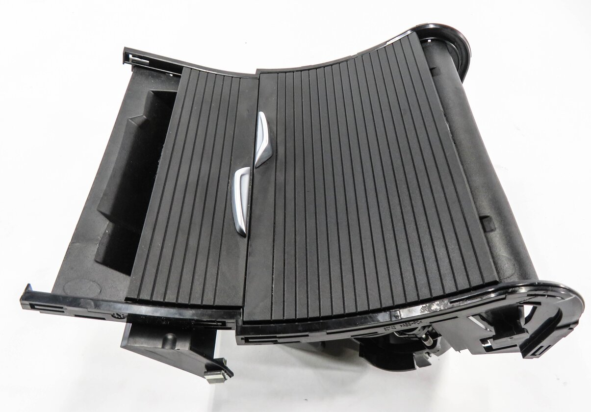 Thumbnail 3: 2017 BMW X1 (F48) FRONT CENTER CONSOLE CUP HOLDER