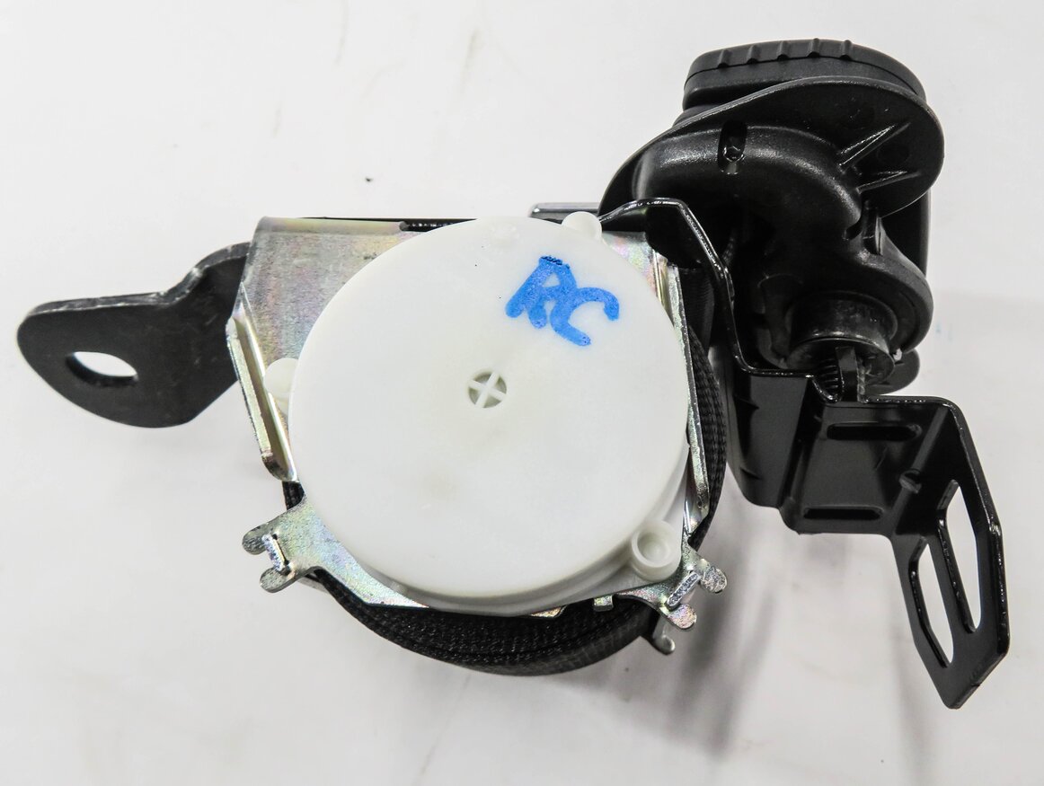 Thumbnail 4: 2017 BMW X1 (F48) REAR 2nd SECOND ROW SEAT - CENTER SEATBELT RETRACTOR (BLACK)
