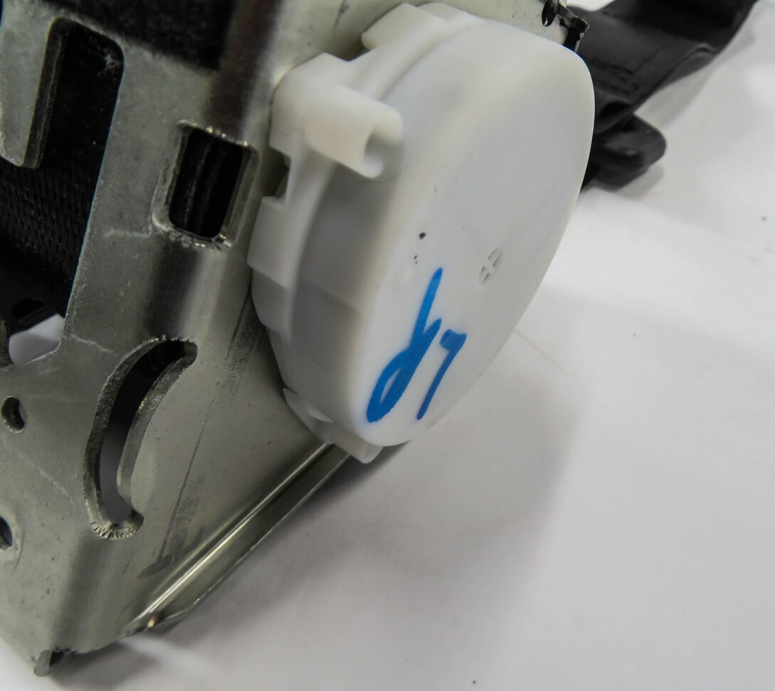 Thumbnail 4: 2017 BMW X1 (F48) REAR 2nd SECOND ROW SEAT - LEFT SEATBELT RETRACTOR (BLACK)