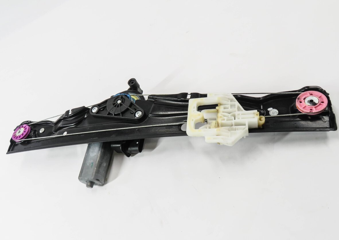 Thumbnail 2: 2016-2021 BMW X1 (F48) RIGHT REAR DOOR WINDOW REGULATOR w/ MOTOR
