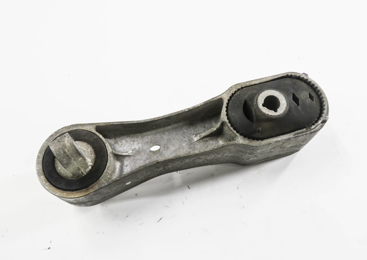 2017 BMW X1 (F48) 2.0L B46 TURBO ENGINE - DOG BONE MOTOR MOUNT BRACKET