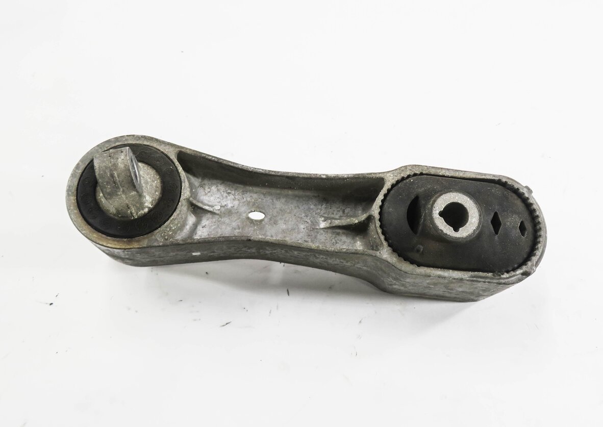 Thumbnail 2: 2017 BMW X1 (F48) 2.0L B46 TURBO ENGINE - DOG BONE MOTOR MOUNT BRACKET