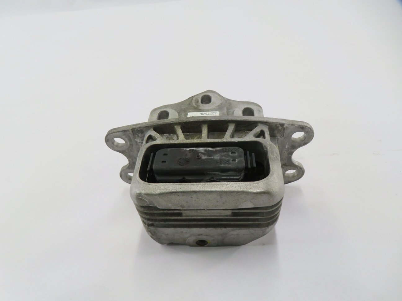 Thumbnail 2: 2017 BMW X1 (F48) 2.0L B46 TURBO ENGINE - TRANSMISSION MOTOR MOUNT BRACKET